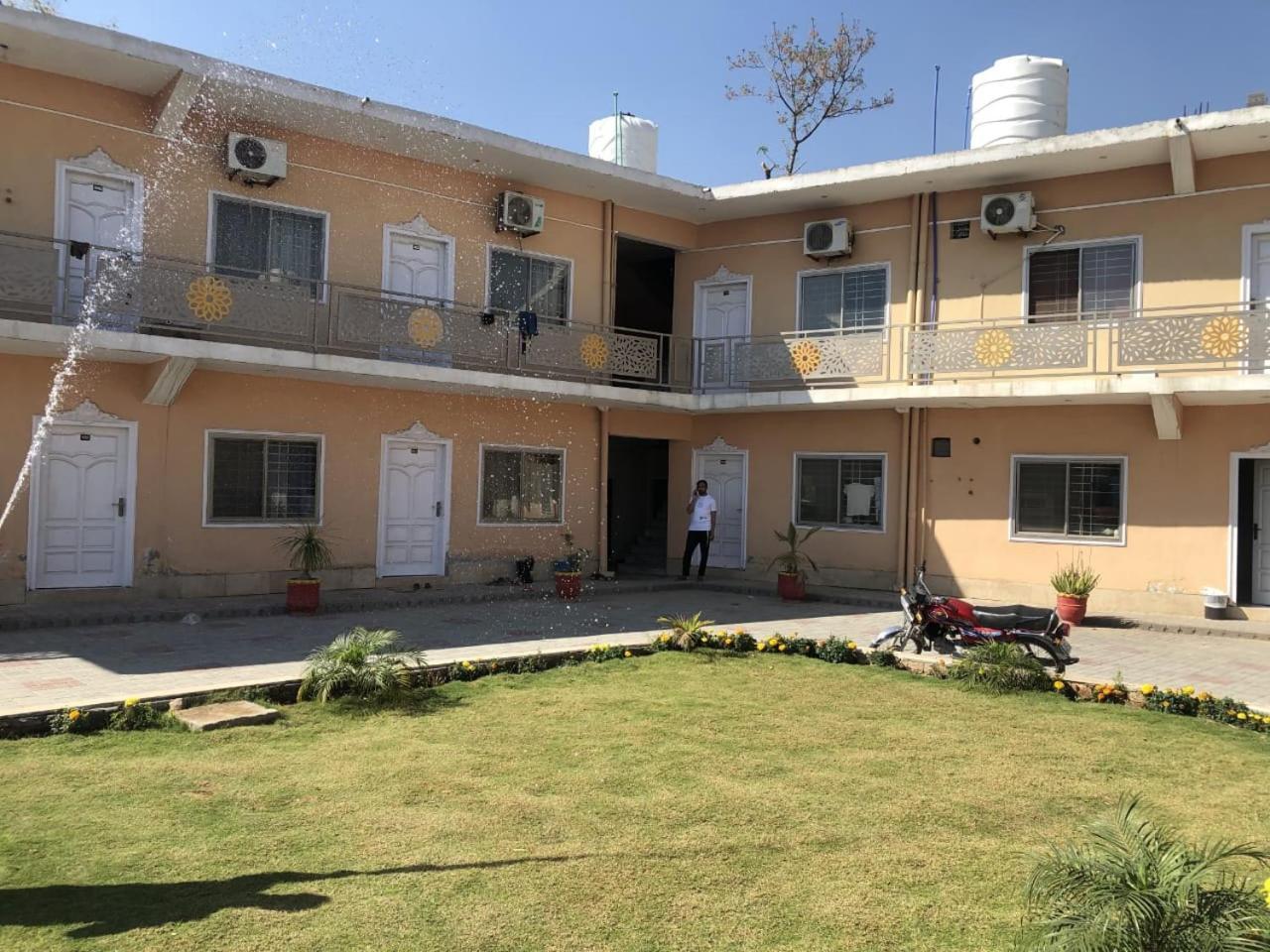 Hotel Islamabad Crown 라왈핀디 외부 사진